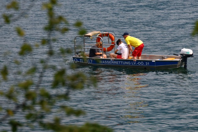 Schwerer Tauchunfall: Groeinsatz bei Suche nach vermisstem Taucher im Traunsee bei Traunkirchen