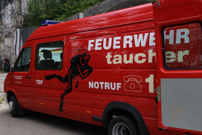 Schwerer Tauchunfall: Groeinsatz bei Suche nach vermisstem Taucher im Traunsee bei Traunkirchen