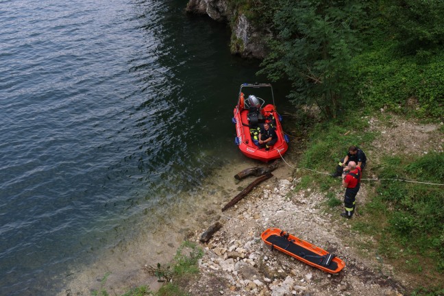 Schwerer Tauchunfall: Groeinsatz bei Suche nach vermisstem Taucher im Traunsee bei Traunkirchen