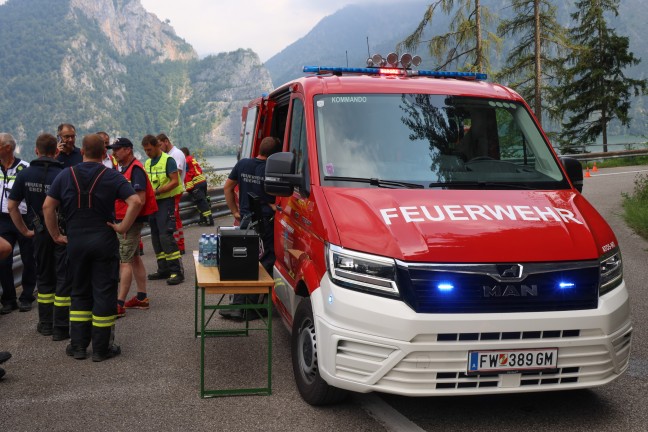 Schwerer Tauchunfall: Groeinsatz bei Suche nach vermisstem Taucher im Traunsee bei Traunkirchen