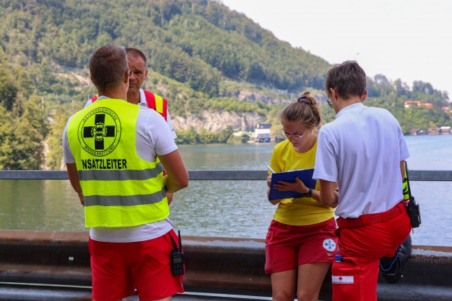 Schwerer Tauchunfall: Groeinsatz bei Suche nach vermisstem Taucher im Traunsee bei Traunkirchen