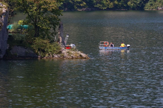 Schwerer Tauchunfall: Groeinsatz bei Suche nach vermisstem Taucher im Traunsee bei Traunkirchen