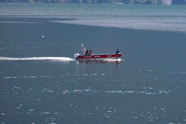 Schwerer Tauchunfall: Groeinsatz bei Suche nach vermisstem Taucher im Traunsee bei Traunkirchen