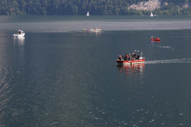 Schwerer Tauchunfall: Groeinsatz bei Suche nach vermisstem Taucher im Traunsee bei Traunkirchen