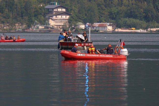 Schwerer Tauchunfall: Groeinsatz bei Suche nach vermisstem Taucher im Traunsee bei Traunkirchen