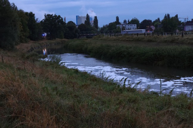 Schaumteppich: Land Obersterreich gibt Entwarnung nach Umweltalarm in Ansfelden
