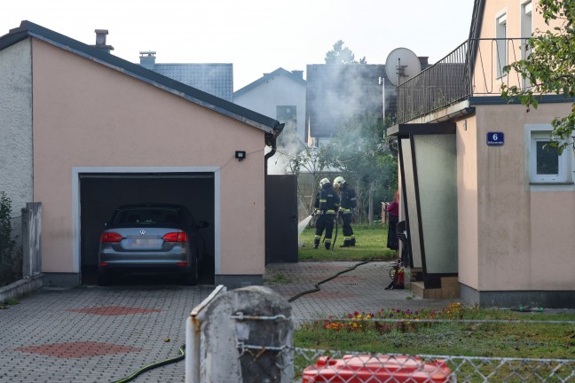 Mll verbrannt: Feuerwehr und Polizei in Wels-Schafwiesen im Einsatz