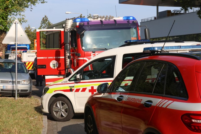 Tdliche Brandverletzungen: Einsatzkrfte nach Brand in einer Wohnung in Wels-Lichtenegg im Einsatz