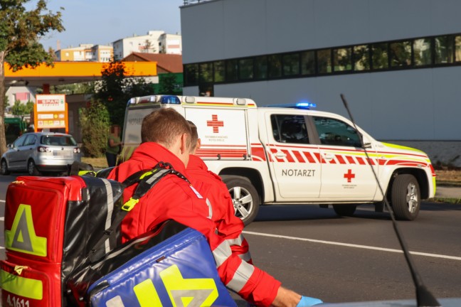 Tdliche Brandverletzungen: Einsatzkrfte nach Brand in einer Wohnung in Wels-Lichtenegg im Einsatz