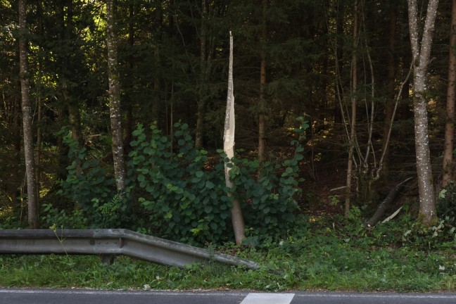 Tdlicher Verkehrsunfall: Autolenker (29) bei PKW-berschlag in Tiefgraben aus Fahrzeug geschleudert