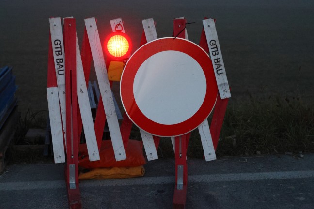Brckenbaustelle bersehen: Verkehrsunfall auf Innviertler Strae bei Taufkirchen an der Trattnach
