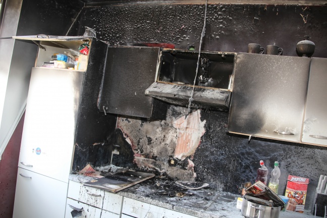 Zwei Kinder bei Küchenbrand in Kremsmünster aus Wohnung gerettet