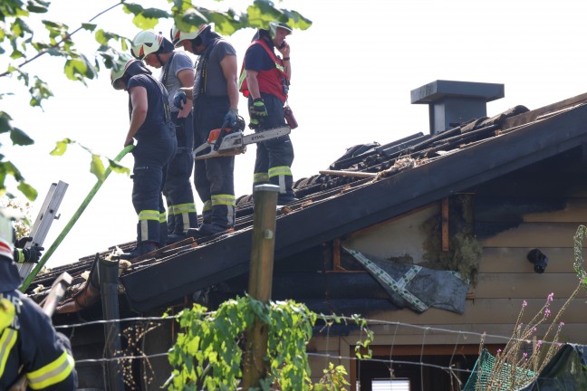 Brand einer Gartenhtte in Bad Wimsbach-Neydharting sorgte fr Einsatz zweier Feuerwehren