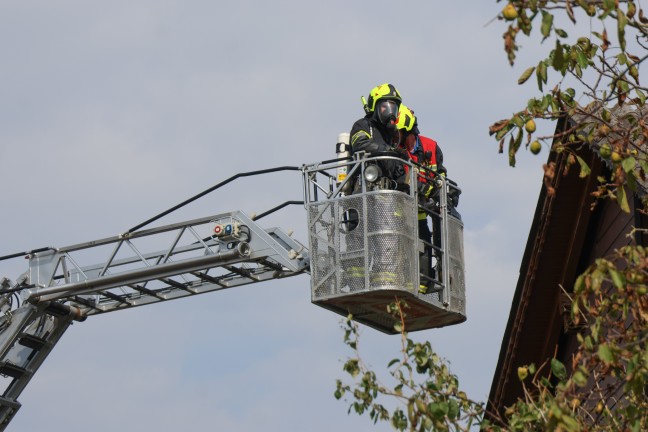 Vier Feuerwehren bei Brand im Dachboden eines Wohnhauses in Stroheim im Einsatz