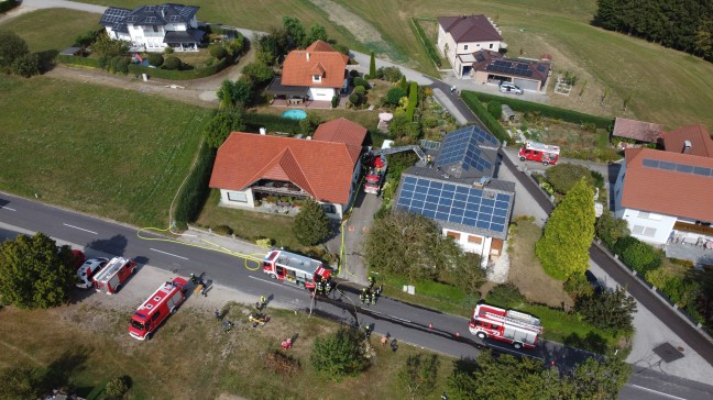 Vier Feuerwehren bei Brand im Dachboden eines Wohnhauses in Stroheim im Einsatz