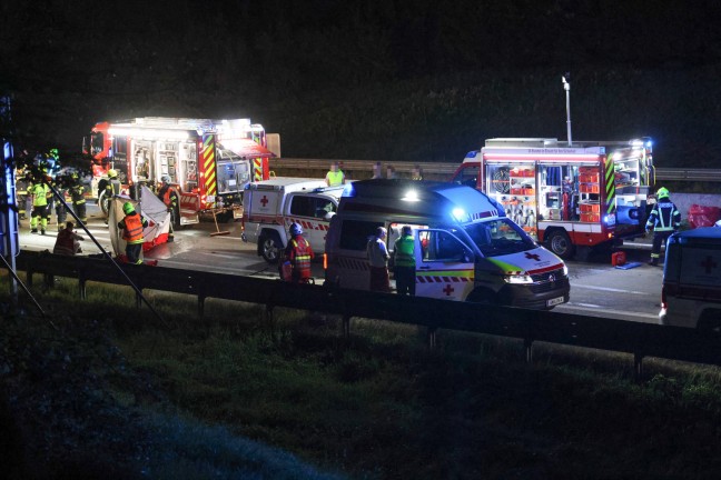 Geisterfahrerunfall: Autolenker (19) bei Frontalcrash auf Westautobahn in Vorchdorf tdlich verletzt