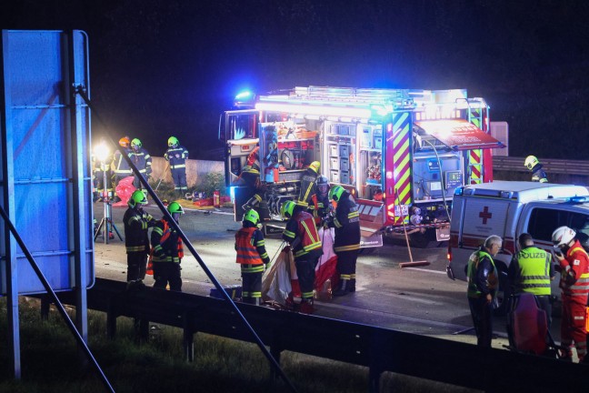 Geisterfahrerunfall: Autolenker (19) bei Frontalcrash auf Westautobahn in Vorchdorf tdlich verletzt