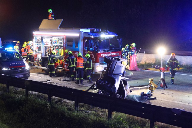 Geisterfahrerunfall: Autolenker (19) bei Frontalcrash auf Westautobahn in Vorchdorf tdlich verletzt