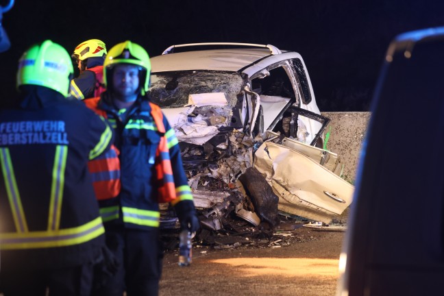 Geisterfahrerunfall: Autolenker (19) bei Frontalcrash auf Westautobahn in Vorchdorf tdlich verletzt