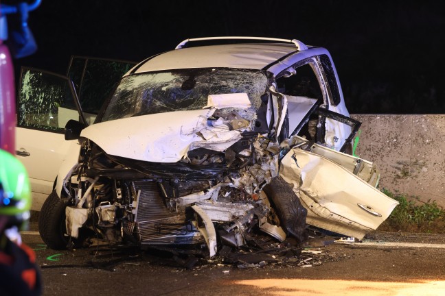 Geisterfahrerunfall: Autolenker (19) bei Frontalcrash auf Westautobahn in Vorchdorf tdlich verletzt