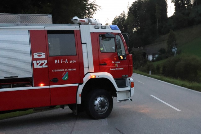 Schwer verletzt: Auto bei Verkehrsunfall in Vorderstoder gegen Brckengelnder gekracht