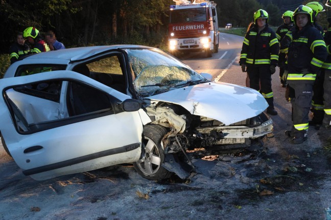 Schwer verletzt: Auto bei Verkehrsunfall in Vorderstoder gegen Brckengelnder gekracht