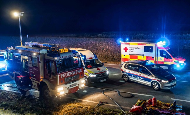 Fnf teils Schwerverletzte bei Crash zwischen Kleintransporter und Auto auf bei St. Peter am Hart