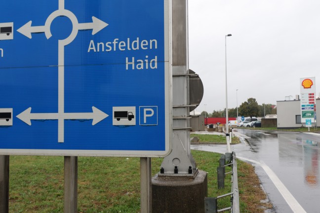 Schwerverletzter nach Messerattacke auf Autobahnrastplatz in Ansfelden