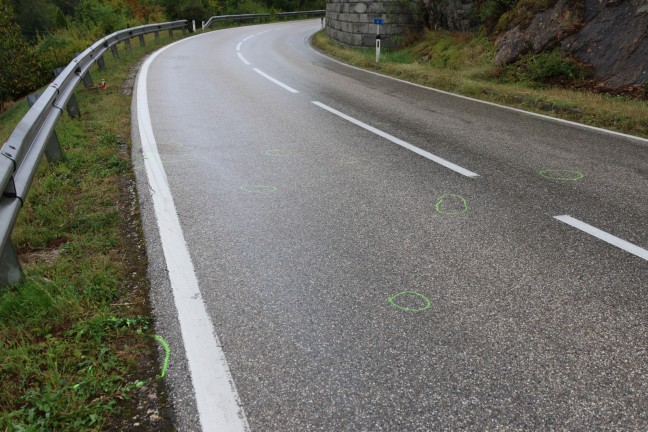 Zwei Todesopfer (37 und 43) bei Motorradsturz auf Mhllackener Strae in Feldkirchen an der Donau