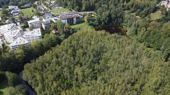 Einsatzkrfte der Feuerwehr zu Personenrettung am Krottensee in Gmunden alarmiert