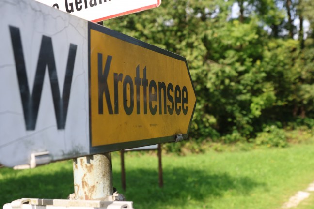 Einsatzkrfte der Feuerwehr zu Personenrettung am Krottensee in Gmunden alarmiert