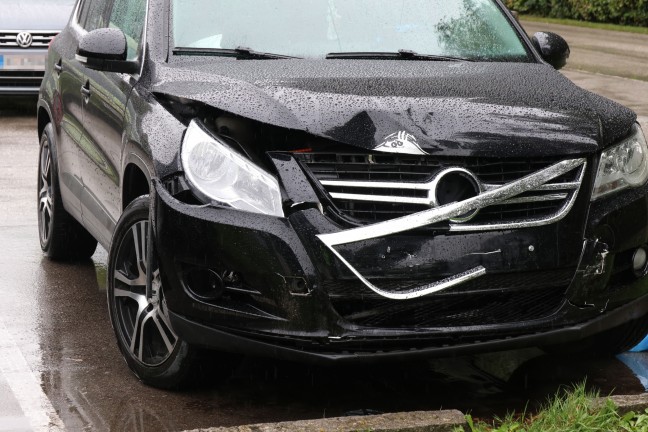 Kreuzungscrash zwischen zwei PKW in Kirchdorf an der Krems