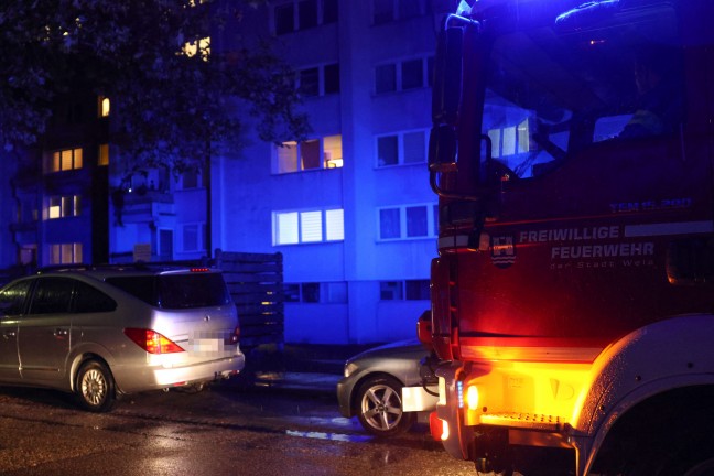 Brett angebrannt: Einsatz der Feuerwehr nach Rauchentwicklung in einer Wohnung in Wels-Lichtenegg