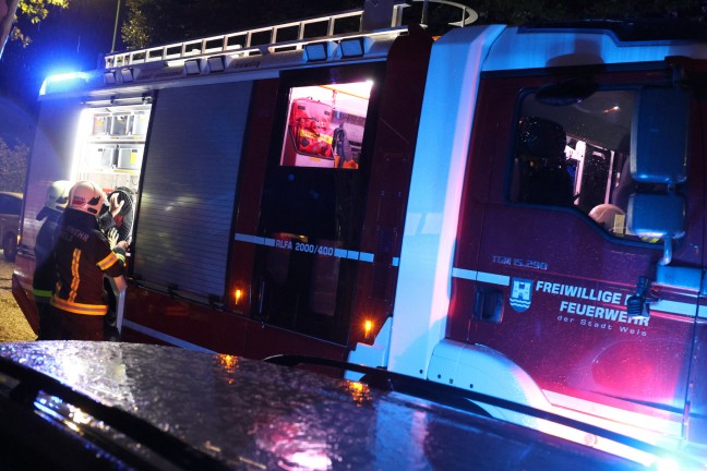 Brett angebrannt: Einsatz der Feuerwehr nach Rauchentwicklung in einer Wohnung in Wels-Lichtenegg