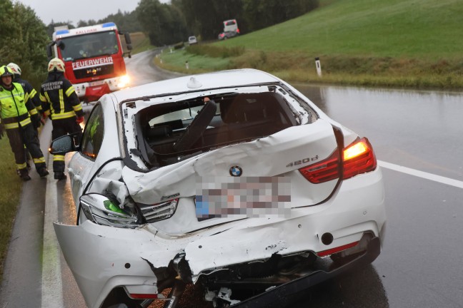 Auffahrunfall: Reisebus kracht auf Innviertler Strae bei Kallham gegen Heck eines PKW