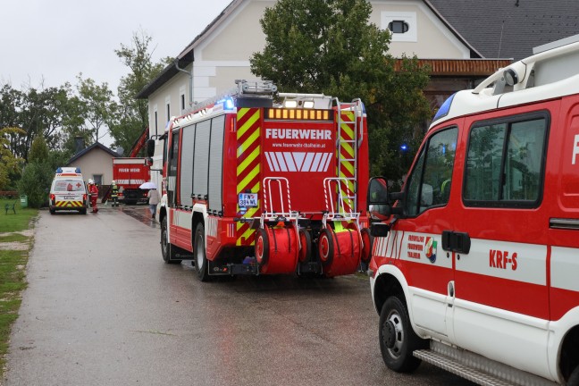 Schwer verletzt: Person in Thalheim bei Wels nach Sturz aus einem Schacht gerettet