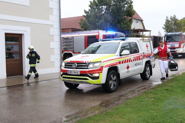 Schwer verletzt: Person in Thalheim bei Wels nach Sturz aus einem Schacht gerettet
