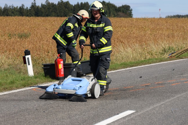 Schwerer Crash mit drei beteiligten PKW zwischen Andrichsfurt und Taiskirchen im Innkreis