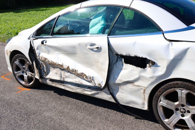 Schwerer Crash mit drei beteiligten PKW zwischen Andrichsfurt und Taiskirchen im Innkreis