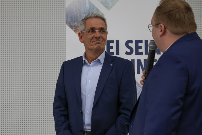 Betriebsbesichtigung bei Felbermayr: Groes Interesse an groem und bekanntem Welser Unternehmen