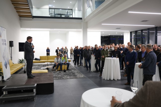 Betriebsbesichtigung bei Felbermayr: Groes Interesse an groem und bekanntem Welser Unternehmen