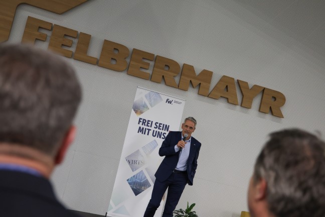 Betriebsbesichtigung bei Felbermayr: Groes Interesse an groem und bekanntem Welser Unternehmen