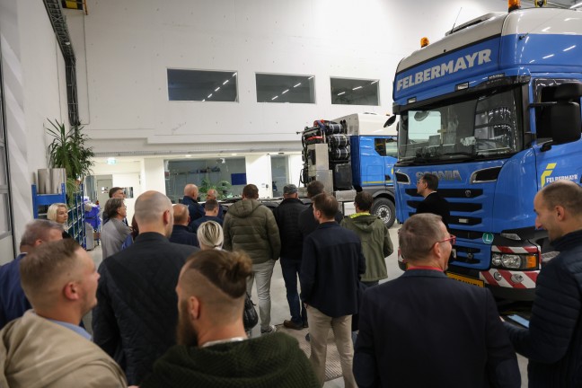 Betriebsbesichtigung bei Felbermayr: Groes Interesse an groem und bekanntem Welser Unternehmen