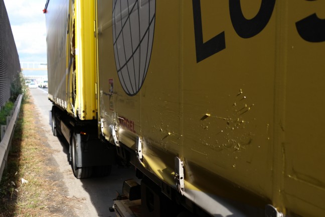 Medizinischer Notfall: Kleintransporter kollidierte auf Westautobahn bei Ansfelden mit LKW