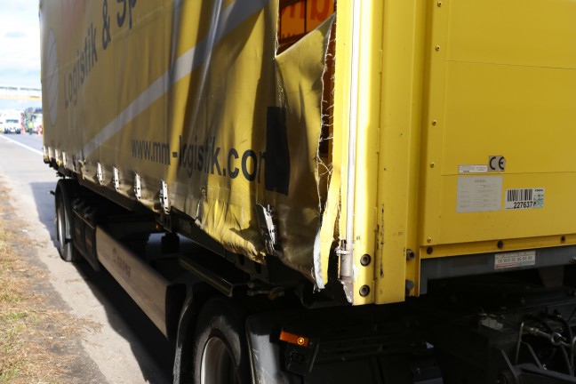 Medizinischer Notfall: Kleintransporter kollidierte auf Westautobahn bei Ansfelden mit LKW