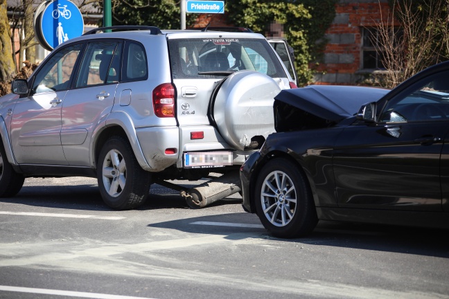 Längere Ölspur und Verkehrsunfall auf der Pyhrnpass Straße in Sattledt