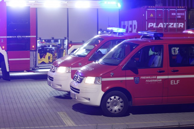 Schadstoffaustritt: Beschdigter Tankcontainer im Bereich des BB-Terminals in Wels-Puchberg