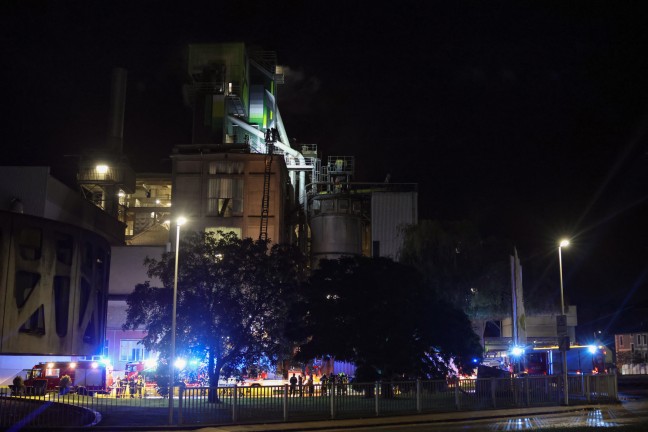 Brand im Bereich einer Filteranlage eines Zementwerks in Kirchdorf an der Krems