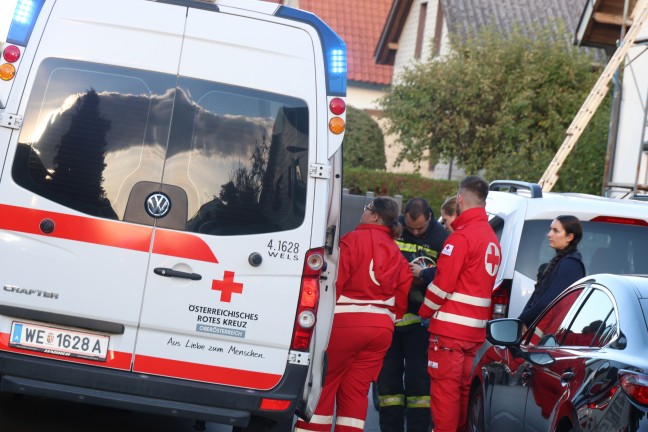 Personenrettung: Mann in Wels-Pernau mit Hand in Wohnwagen eingeklemmt