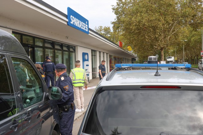 Bankberfall: Alarmfahndung nach bewaffnetem Raubberfall auf Bankfiliale in Linz-Urfahr